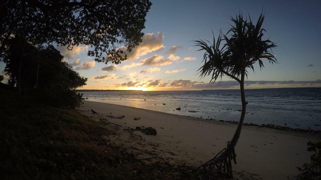 Aore Breeze Luganville Bagian luar foto